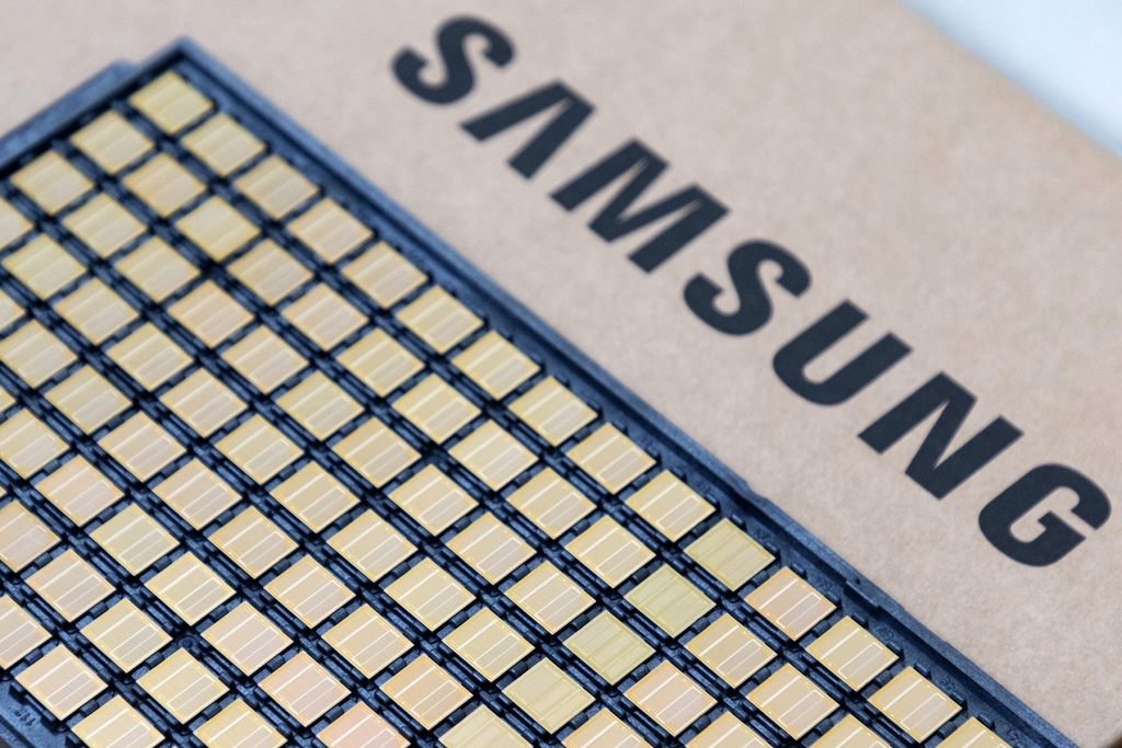 Чипи Samsung HBM4